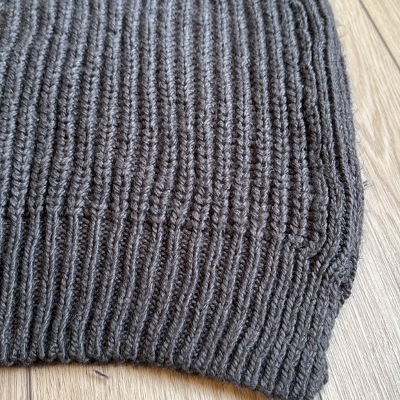 H&M Gray Knit Sleeveless Tunic - Picture 2 of 6